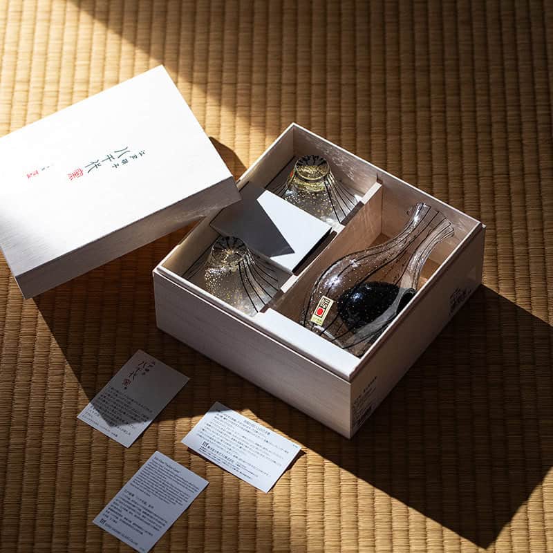 Toyo-Sasaki Kurotama Gold Foil Cold Sake Set - Image 2